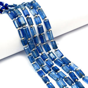 Collier de perles de verre moderne fait à la main avec une finition brillante et un ajustement confortable pour les femmes élégantes de tous les âges - Product Image 5