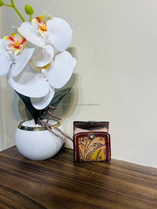 Funda Air Pod de cuero mecanizado a mano, funda protectora sostenible de cuero genuino, accesorios con estampado de flores Air Pod de estilo occidental - Product Image 2