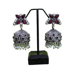 Pendientes Jhumka Indios de Latón Plateado Oxidado con Cristal Rojo en Forma de Pera para Mujer, Regalo para Fiestas - Product Image 1