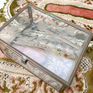 Caja de Joyería de Vidrio con Detalles Metálicos Dorados Estilo Nórdico, Organizador de Adornos con Espejo, Caja de Almacenamiento de Cosméticos Moderna, Exhibidor de Vidrio - Product Image 3