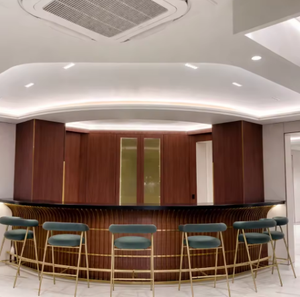 ชุดบาร์หรู Aurum Arc รุ่นปี 2026 เฟอร์นิเจอร์เคาน์เตอร์แบบมีไฟ LED สไตล์โมเดิร์น สำหรับใช้ในบ้านสไตล์ฟาร์มเฮาส์ อพาร์ตเมนต์ และวิลล่า - Product Image 1