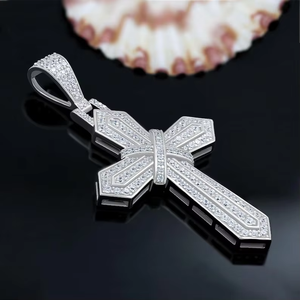 Pendentif Croix en Moissanite, Argent 925 Plaqué Rhodium, Sertissage Canal, Coupe Ronde Brillante, Breloque Religieuse Unisexe - Product Image 3
