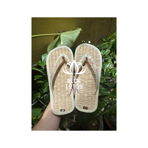 TENDANCES ACTUELLES : Sandales en jonc de mer tressées – Chaussures légères, respirantes et flexibles pour la plage, les loisirs et l'hôtellerie - Product Image 1