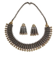 En gros, Parure Collier et Boucles d'Oreilles Bohème Ghungroo pour Femme, en Laiton Oxydé, Plaqué Or et Argent, avec Rubis, Motif Fleur Tendance, pour Anniversaire