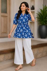 Ensemble Kurta pour femmes, imprimé floral bleu, avec pantalon palazzo blanc, coupe ample, tenue décontractée d'été, style Inde Pakistan, en coton - Product Image 3