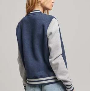 Chaqueta universitaria para mujer más vendida para clima fresco, con corte holgado, tela transpirable y diseño de inspiración deportiva. - Product Image 5