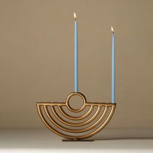 Ménorah Métallique Élégante avec Design Circulaire pour Hanoucca Porte-Bougie Stylé pour une Décoration de Fête Juive Élégante - Product Image 1