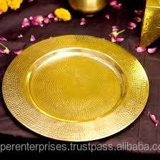 จานชาร์จโลหะสำหรับเสิร์ฟอาหารดีไซน์ใหม่ล่าสุดพร้อมขอบอุปกรณ์รับประทานอาหารแผ่นโลหะสำหรับชาร์จสีทอง - Product Image 4