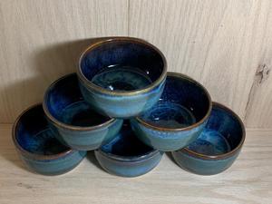 Bol en céramique design, glaçure réactive bleue éblouissante, empilable, gain de place, durable, alimentaire, idéal pour cuisine moderne - Product Image 6