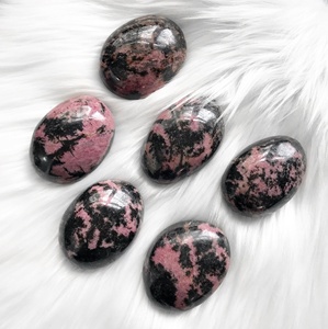 Pierre de méditation en rhodonite naturelle polie, cristal de guérison, pierre anti-stress pour la méditation, le Reiki et l'énergie des chakras, vente en gros - Product Image 2