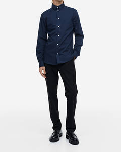 เสื้อเชิ้ตผ้าซาตินกันยับสีน้ำเงินขาวลายเส้นเรียบง่าย แขนสั้น โพลีเอสเตอร์ 100% สำหรับผู้ชาย ราคาขายส่ง - Product Image 1