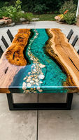 Table à manger moderne en bois massif avec bord naturel et plateau en résine époxy bleue, construction artisanale durable, mobilier de salle à manger haut de gamme