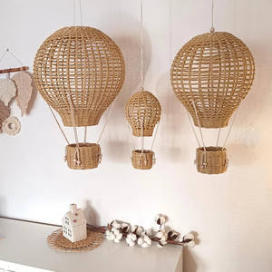 Juego de 3 globos aerostáticos de ratán para colgar, decoración para habitación infantil, hechos en Vietnam, con precio de mayoreo. - Product Image 1
