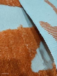 Tapis marocain artisanal noué à la main, tapis en laine sculpté à poils hauts et bas, motif tribal abstrait orange, fournisseur de tapis bohèmes marocains - Product Image 5