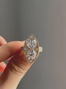 Anillo de Compromiso de Doble Banda con 3 Diamantes Cultivados en Laboratorio, Detalle Marquise en Oro Blanco, Certificado IGI - Product Image 1
