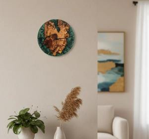 Reloj de pared de madera de olivo con epoxi verde de lujo, decoración moderna y rústica para el hogar a precio económico. - Product Image 2