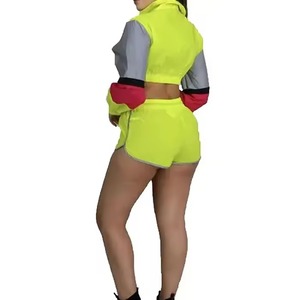 Ensemble court deux pièces personnalisé OEM pour femme, survêtement coupe-vent avec veste zippée en nylon pour l'hiver - Product Image 2