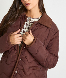 Veste matelassée imperméable et respirante pour femme OEM avec logo brodé personnalisé, taille plus, confortable et chaude pour l'hiver - Product Image 4