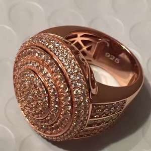 แหวนเพชรทรงกลมสังเคราะห์สีเหลือง/โรสโกลด์/ขาว 10K แบบยูนิเซ็กซ์สุดหรู ดีไซน์ฮิปฮอป ราคาสุดคุ้ม - Product Image 1