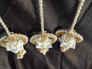 Paranda nupcial de perlas blancas con Kundan para Sangeet, Jaggo y Mehendi - Joyería Patiala Shahi Choti - Product Image 2