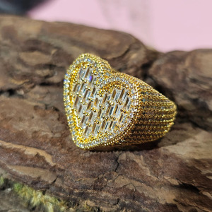 แหวนเพชรโมอิสซาไนต์รูปหัวใจโลหะสีเงิน ขายส่งสำหรับทุกเพศ - Product Image 4