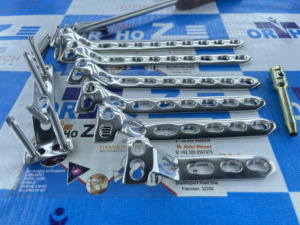 Placa de Bloqueo en T de Acero Inoxidable de Alta Calidad de 4.5mm con 3 a 10 Orificios y Tornillos LCP de 4.5mm (68 Piezas) ORTHO ZE-00026 - Product Image 4