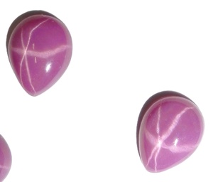 Rubis Étoilé Rose Poire 7x9 mm 2 Carats, Cabochon Poli Opacifié Créé en Laboratoire avec Effet Étoile à 6 Branches pour la Fabrication de Bijoux - Product Image 4