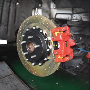 Kit de freinage D1Spec Tuning avec étrier de frein rouge et disque de rotor surdimensionné arrière pour Ford Focus MK2 MK3 MK4 - Product Image 2
