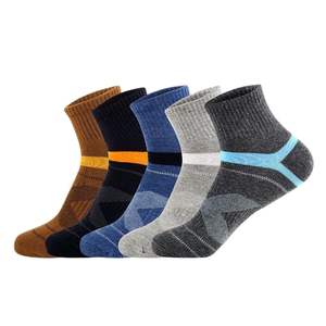Chaussettes de sport colorées pour hommes, paire de chaussettes de performance athlétique, respirantes, avec semelle rembourrée - Product Image 1