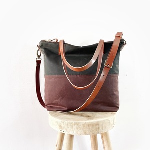 Sac fourre-tout en cuir et toile imperméable avec broderie ouverte, grande capacité, durable, sac à bandoulière pour voyage, travail, shopping LCTB-0045 - Product Image 1