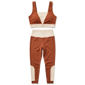 Ensemble de yoga 2 pièces pour femme : Soutien-gorge de sport dos nageur à col carré et Legging taille haute longueur intégrale, sans couture, avec blocs de couleur et bordures contrastées - Product Image 1