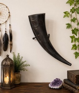 Corne à boire artisanale 100 % naturelle en corne de bœuf, style Viking médiéval, polie, écologique, accessoire pour la bière - Product Image 1