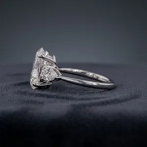Bague de fiançailles en or 18 carats avec trois diamants ovales de 3 carats certifiés IGI, cultivés en laboratoire, pour femmes - Product Image 5