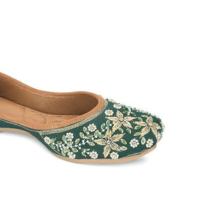 Premium Bridal <b>Khussa</b> Handmade Beaded Leather Jutti for Women Wedding Party Ethnic Footwear Supplier - Product Image 3