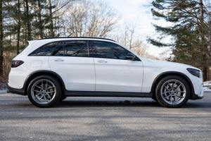 Mercedes-AMG <span class=keywords><strong>GLC</strong></span> 63 d'occasion haut de gamme, 2019, V8 turbocompressé, transmission intégrale, très bien équipée - Product Image 3