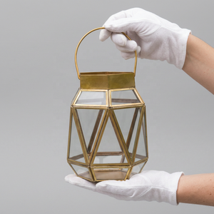 Lanterne à bougie en verre avec cadre en laiton pour la décoration de la maison et les mariages - Product Image 2