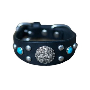 ปลอกคอสุนัขหนังทำด้วยมือคุณภาพเยี่ยมพร้อมเปลือกหอยและกระดุมตกแต่งผู้ค้าส่งและผู้ผลิต - Product Image 1