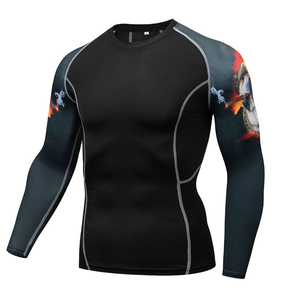 เสื้อรัดรูป Rash Guard รุ่นใหม่ ผลิตจากโพลีเอสเตอร์ผสมสแปนเด็กซ์ แห้งเร็ว ป้องกันรังสียูวี 50+ ระบายอากาศได้ดี คุณสมบัติต้านเชื้อแบคทีเรีย เหมาะสำหรับการฝึกซ้อม BJJ - Product Image 1