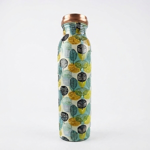 Botella de agua de cobre con diseño de hojas de diseñador para hidratación diaria con estilo natural fresco y beneficios para la salud atemporales - Product Image 1
