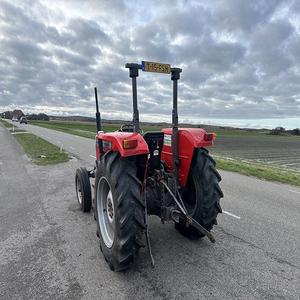 Découvrez les tracteurs Massey Ferguson à vendre : MF 245 d'occasion et neufs, adaptés aux tâches agricoles modernes - Product Image 6