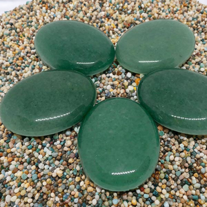 หินภูเขาไฟหยกสีเขียวขัดธรรมชาติกระเป๋าหินนวดเพื่อบรรเทาความเครียดอัญมณีสีเขียวหยกทรงรี - Product Image 3