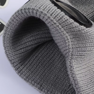 Bonnet tricoté chaud d'hiver à revers simple, doublure épaisse, en acrylique, avec passe-lunettes, à rayures, pour le sport, vente en gros - Product Image 3