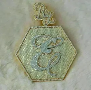 จี้ตัวอักษรแบบกำหนดเองประดับมอสซาไนต์ชุบทองคำขาว เงินแท้ 925 สไตล์วินเทจ เครื่องประดับสำหรับทุกเพศ - Product Image 2