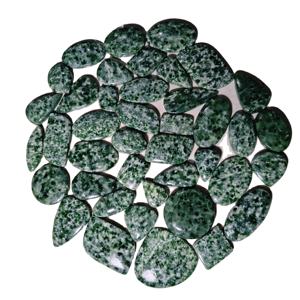 พลอยแจสเปอร์จุดเขียวธรรมชาติทรงหลังเบี้ย ขนาด 20-45 มม. สำหรับทำเครื่องประดับ บำบัดเรกิ ช่วยปรับสมดุลจักระ - Product Image 1