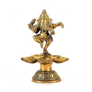 Recién llegado, diseño tradicional de Ganesa, Panchmukhi Diya para recuerdo de boda, regalo de boda indio, regalo decorativo de devolución Diya - Product Image 3