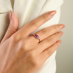 แหวนทองคำขาวแท้ 14K ประดับทับทิมและเพชร ดีไซน์เรียบหรู คุณภาพสูง สามเม็ด สำหรับใส่ทุกวัน ของขวัญเครื่องประดับเรียบง่ายสำหรับเธอ - Product Image 2