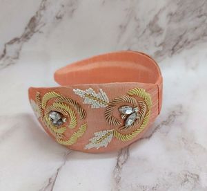 Bandeau en tissu rouge avec motif cœur perlé, fait main, style doux pour la Saint-Valentin, accessoire pour cheveux - Product Image 5