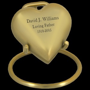Urna de latón al por mayor con forma de corazón, pequeña urna conmemorativa para cenizas de cremación. - Product Image 1