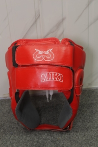 Protector de Cabeza de Boxeo de Cuero PU Rojo, Casco Deportivo de Protección Facial Completa con Logotipo Grabado, Cierre de Velcro para Adultos Unisex - Product Image 2