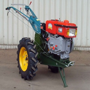 Tracteur agricole diesel 2 roues motrices d'occasion avec remorque et transmission par engrenages - Product Image 6
